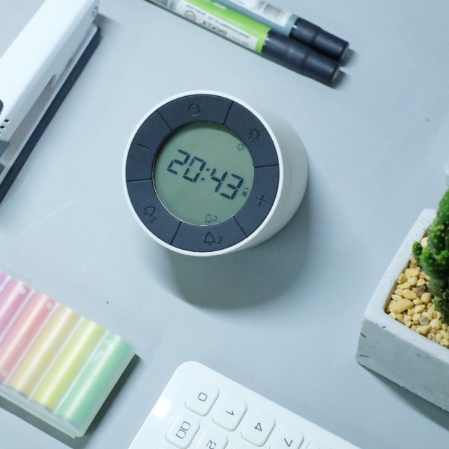 The Edge Light Alarm Clock Qrator